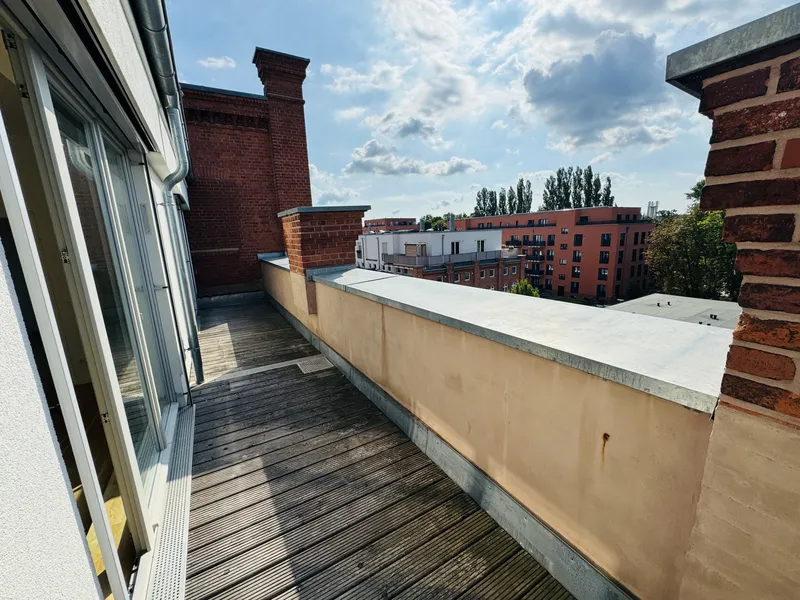 Direkt an der Spree - mit großzügiger Süd-Terrasse im DG, EBK, Abstellkammmer und Badewanne! — photo 1